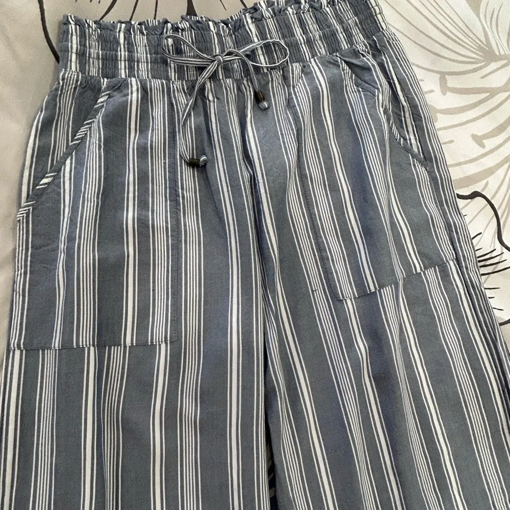 💥PRICE⬇️ 
ABERCROMBIE & FITCH • Blue & White Stripe Wide leg Pants • sz Small - Picture 8 of 11
